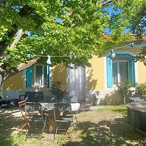Hébergement de vacances Maison 4 A 6 Personnes Proche Village, Pélissanne